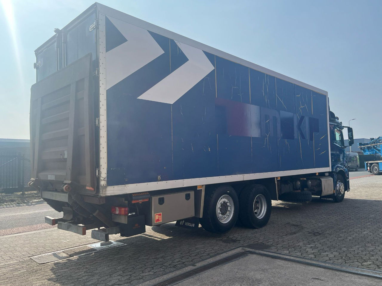 Mercedes-Benz Actros 2548 Actros - Грузовик с закрытым кузовом: фото 4 Mercedes-Benz Actros 2548 Actros - Грузовик с закрытым кузовом: фото 4