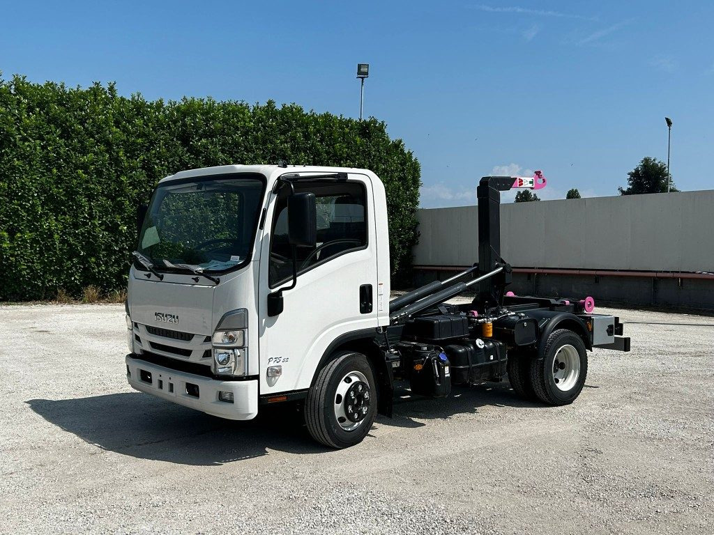 ISUZU P75 NUOVO SCARRABILE - Крюковой мультилифт: фото 1 ISUZU P75 NUOVO SCARRABILE - Крюковой мультилифт: фото 1