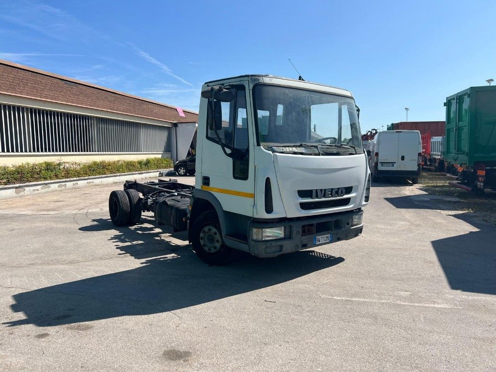 IVECO 80E15 A TELAIO - Грузовик-шасси: фото 2 IVECO 80E15 A TELAIO - Грузовик-шасси: фото 2