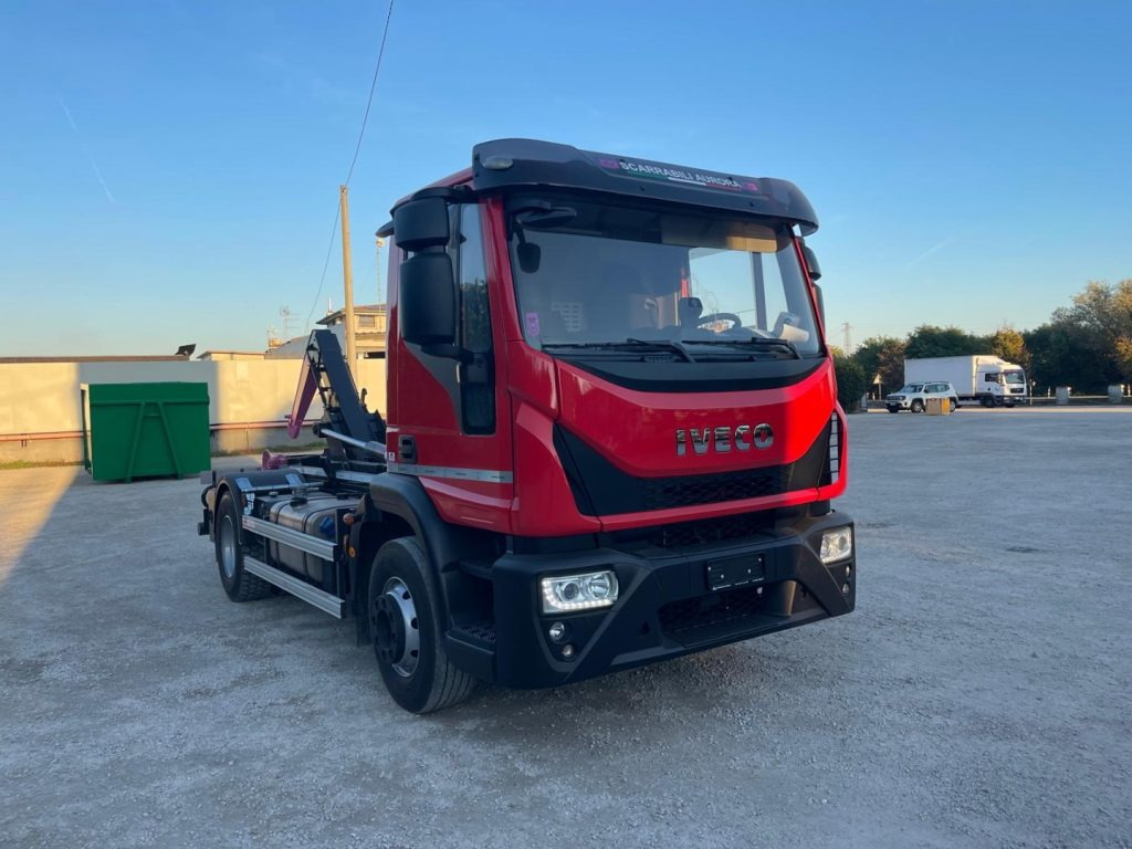 IVECO EUROCARGO 160E32 CON SCARRABILE NUOVO - Крюковой мультилифт: фото 3 IVECO EUROCARGO 160E32 CON SCARRABILE NUOVO - Крюковой мультилифт: фото 3