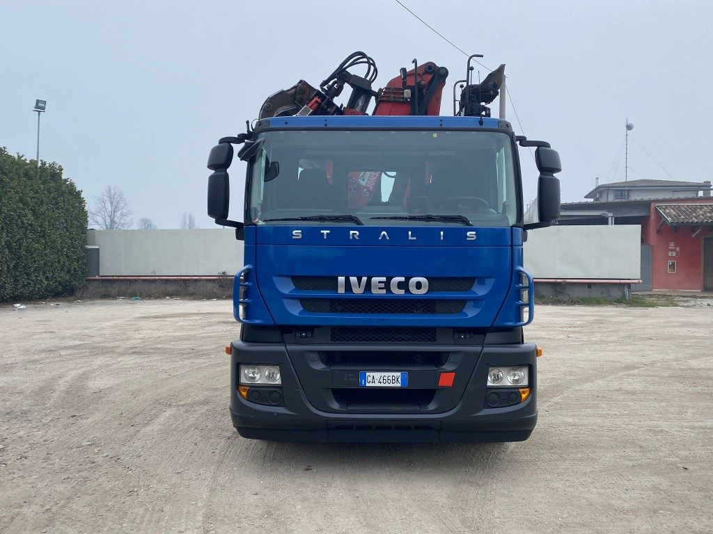 IVECO STRALIS 260.450 SCARRABILE CON GRU - Крюковой мультилифт: фото 2 IVECO STRALIS 260.450 SCARRABILE CON GRU - Крюковой мультилифт: фото 2
