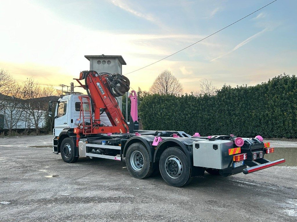 MERCEDES-BENZ MERCEDES AXOR 2533 SCARRABILE CON GRU E POLIPO - Крюковой мультилифт: фото 3 MERCEDES-BENZ MERCEDES AXOR 2533 SCARRABILE CON GRU E POLIPO - Крюковой мультилифт: фото 3