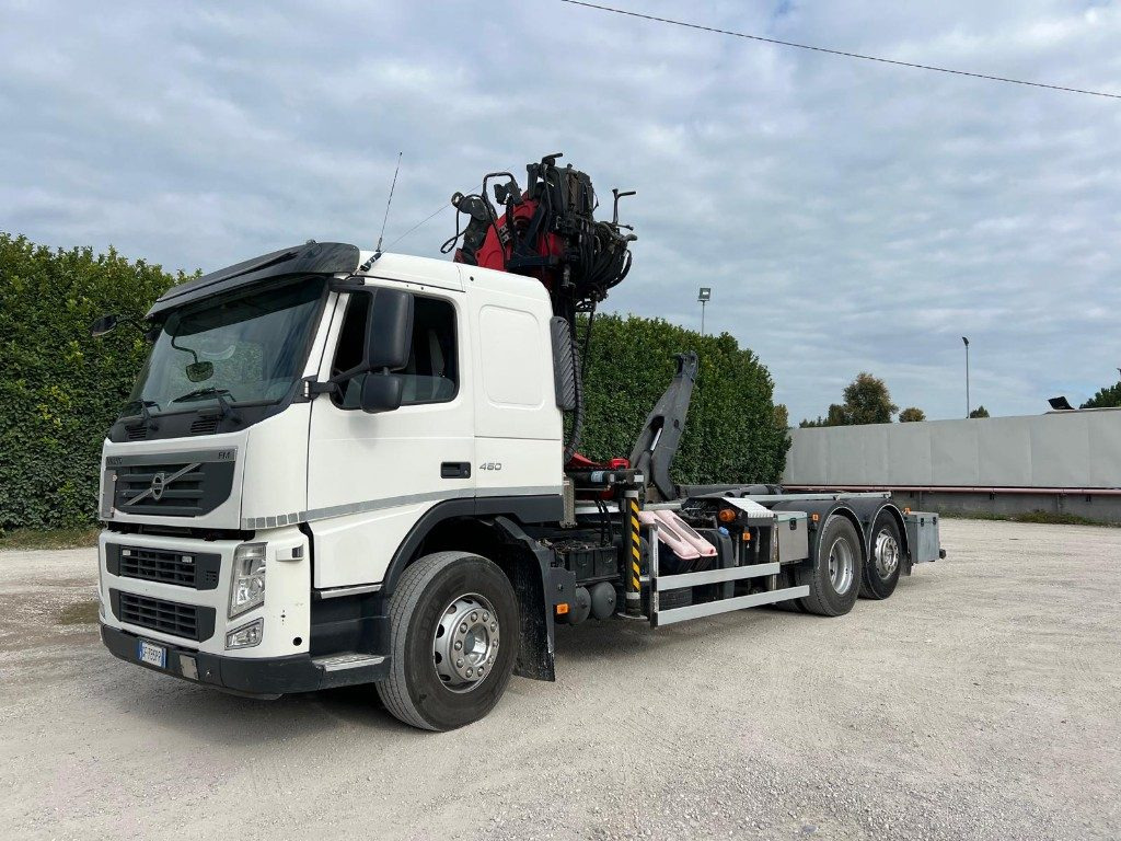 VOLVO FM11.450 SCARRABILE CON GRU - Крюковой мультилифт: фото 1 VOLVO FM11.450 SCARRABILE CON GRU - Крюковой мультилифт: фото 1