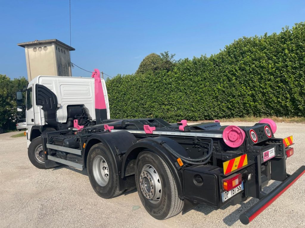 VOLVO FM9 SCARRABILE - Крюковой мультилифт: фото 5 VOLVO FM9 SCARRABILE - Крюковой мультилифт: фото 5