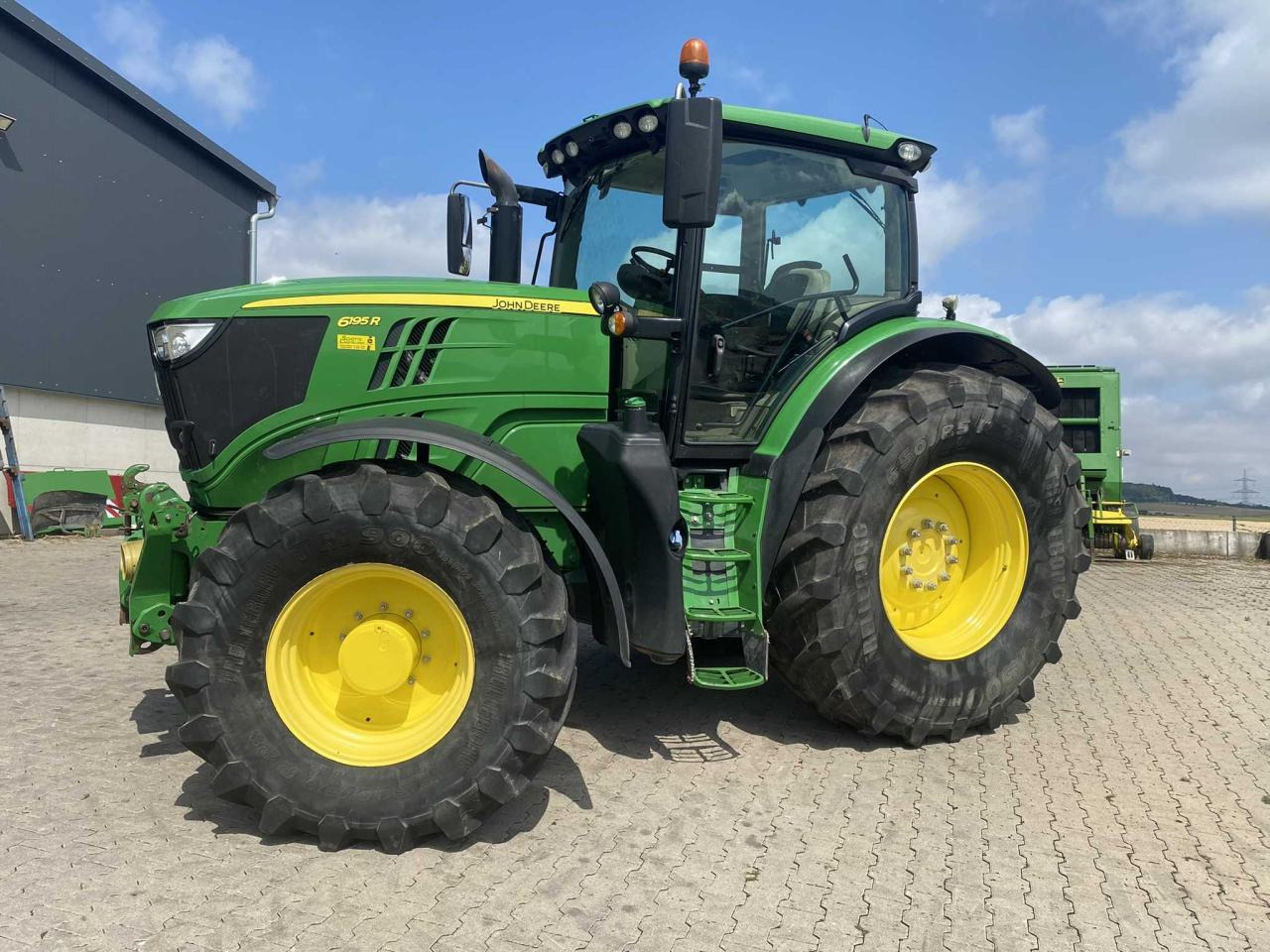 John Deere 6195R - Трактор: фото 1 John Deere 6195R - Трактор: фото 1