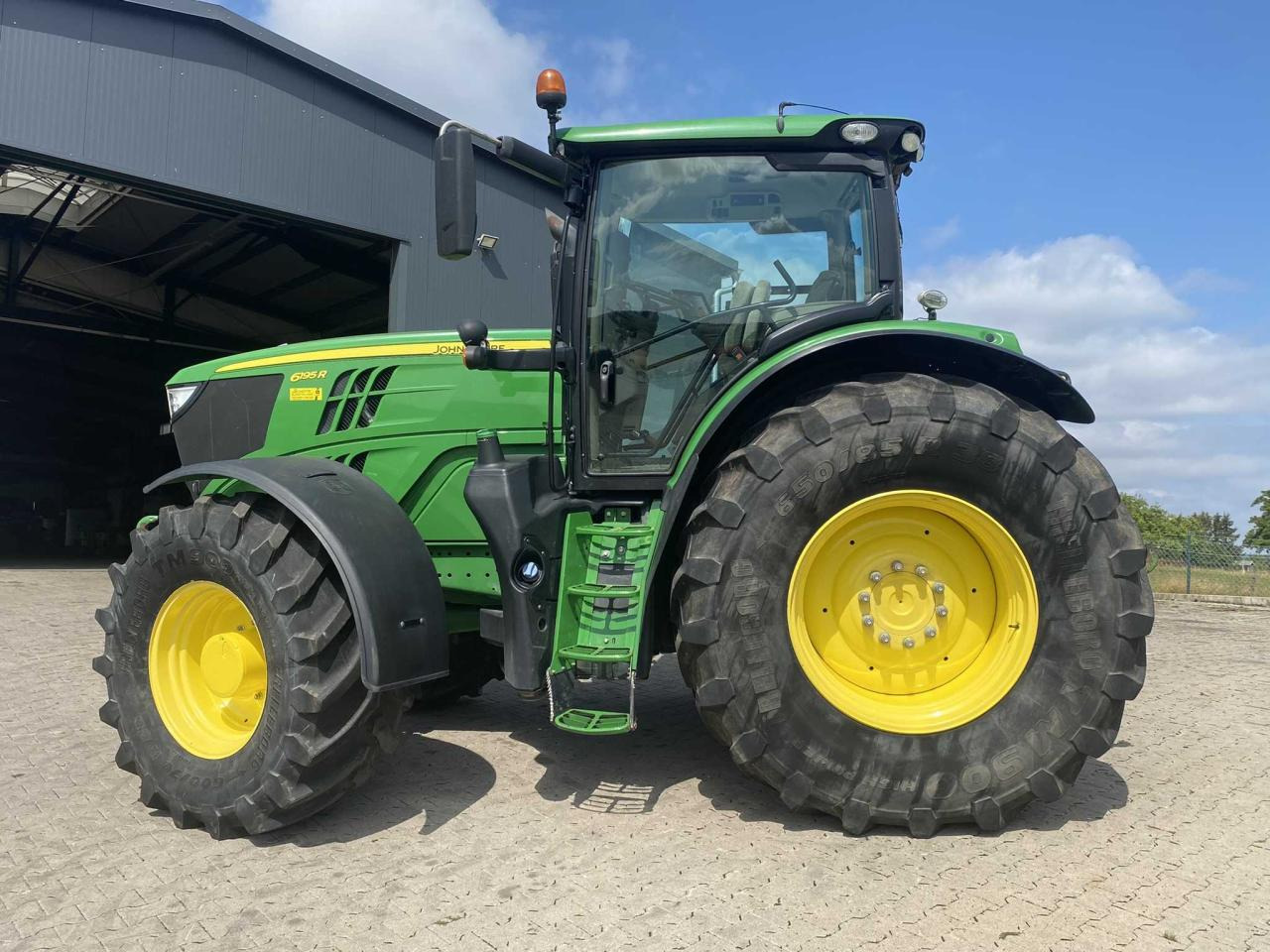 John Deere 6195R - Трактор: фото 3 John Deere 6195R - Трактор: фото 3