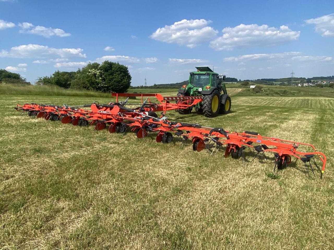 Kuhn GF13003T - Сеноворошилка: фото 4 Kuhn GF13003T - Сеноворошилка: фото 4