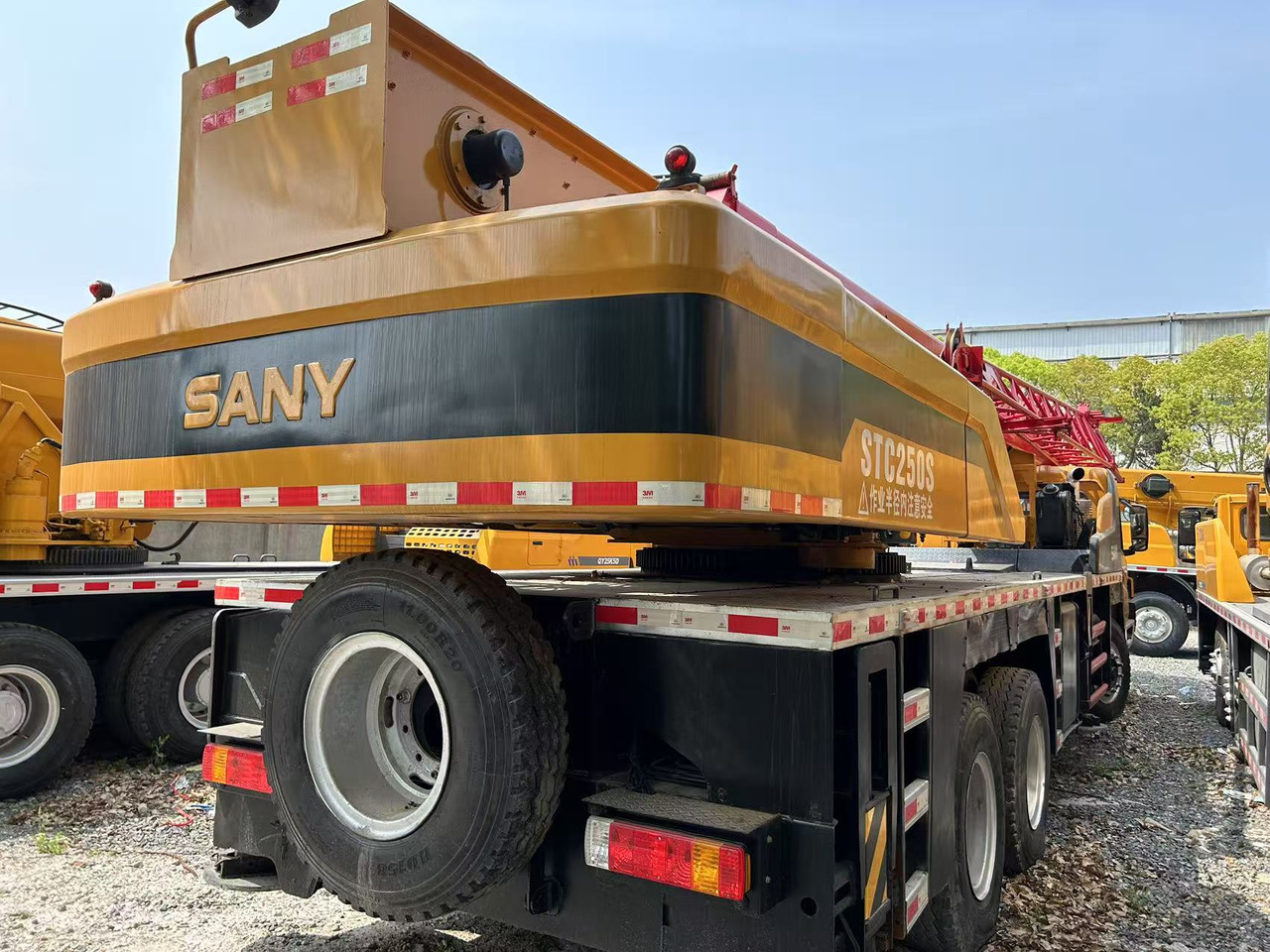 SANY STC250S stc500 stc550 stc300 stc350 25 ton truck crane - Мобильный кран: фото 3 SANY STC250S stc500 stc550 stc300 stc350 25 ton truck crane - Мобильный кран: фото 3