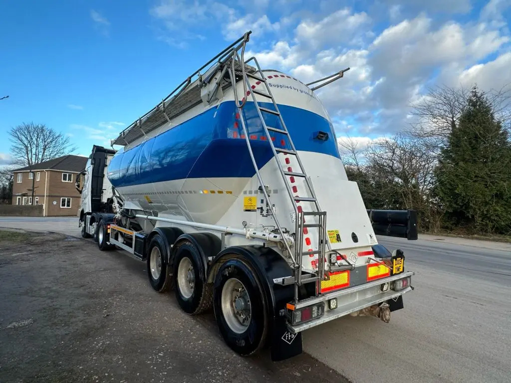 Feldbinder Powder Tanker - Полуприцеп цистерна для сыпучих грузов: фото 4 Feldbinder Powder Tanker - Полуприцеп цистерна для сыпучих грузов: фото 4