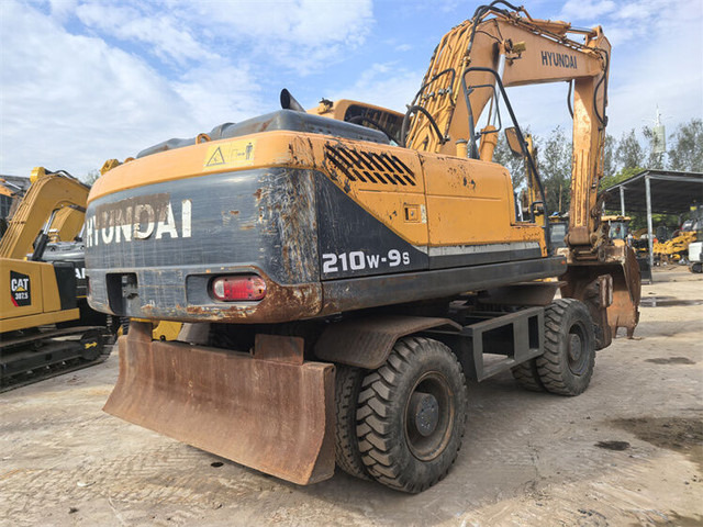 Колёсный экскаватор Hyundai R210W-9S: фото 6 Колёсный экскаватор Hyundai R210W-9S: фото 6