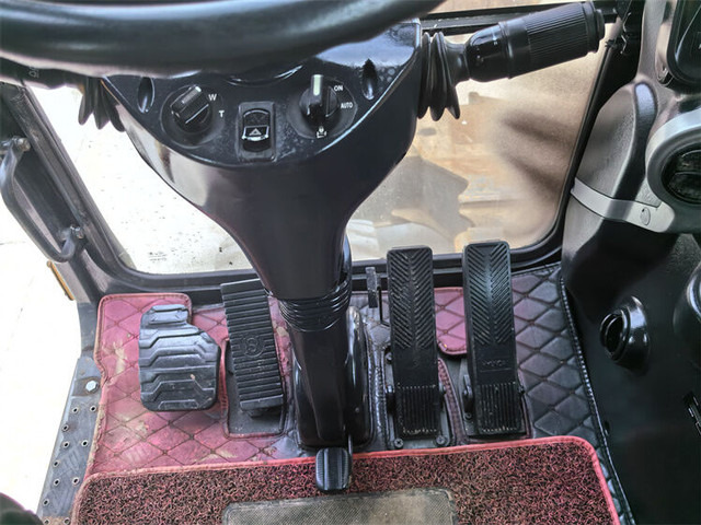 Колёсный экскаватор Hyundai R210W-9S: фото 9 Колёсный экскаватор Hyundai R210W-9S: фото 9