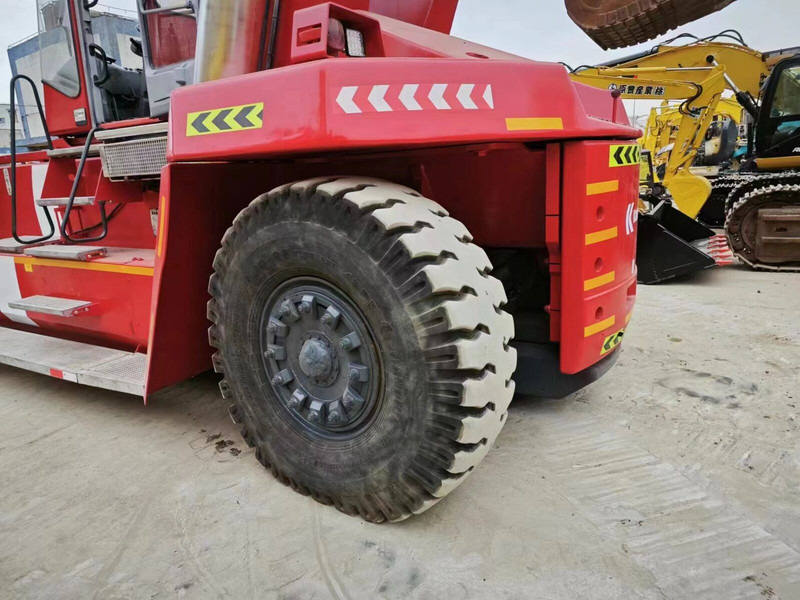 Kalmar DRF450 - Ричстакер: фото 4 Kalmar DRF450 - Ричстакер: фото 4
