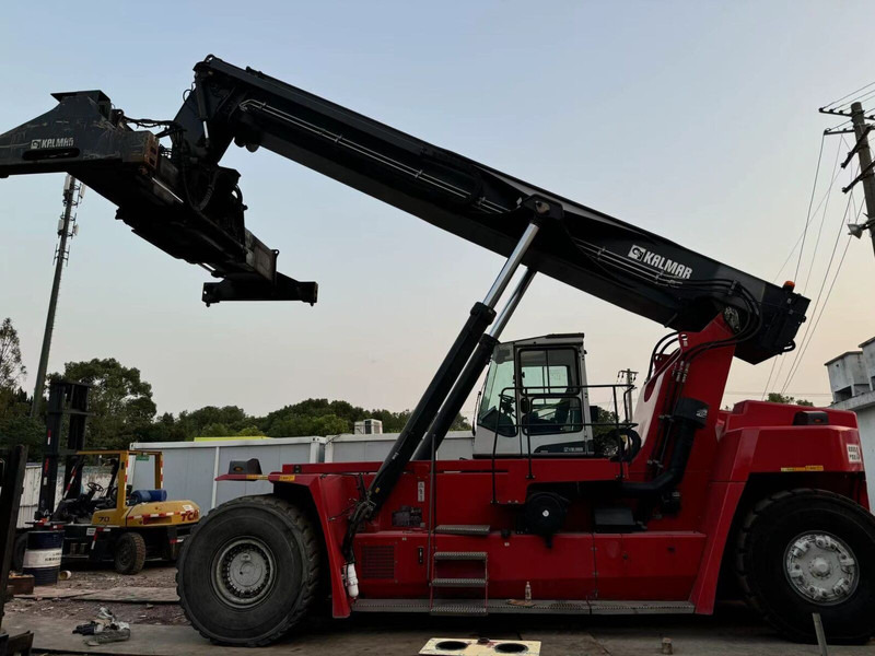 Kalmar DRU450 - Ричстакер: фото 3 Kalmar DRU450 - Ричстакер: фото 3