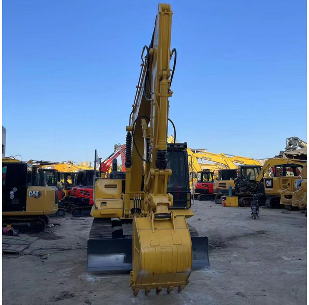 Komatsu PC130 - Гусеничный экскаватор: фото 2 Komatsu PC130 - Гусеничный экскаватор: фото 2