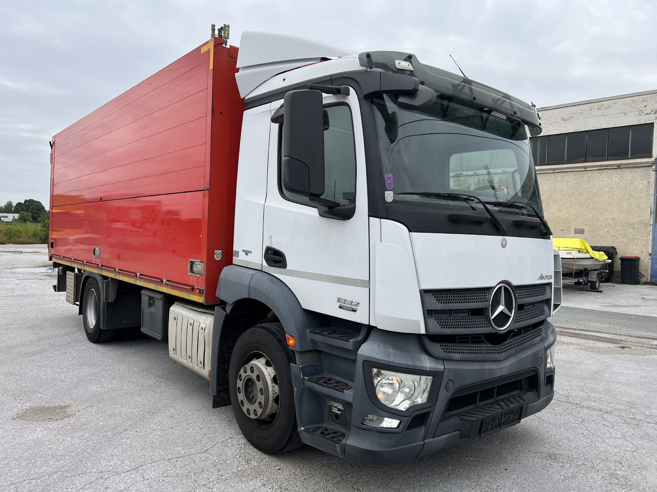 MERCEDES-BENZ ANTOS  1832 Getränkw.  LBW | Klima |  EURO 6 - Грузовик для перевозки напитков: фото 2 MERCEDES-BENZ ANTOS  1832 Getränkw.  LBW | Klima |  EURO 6 - Грузовик для перевозки напитков: фото 2