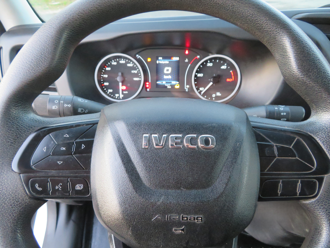 Малотоннажный самосвал, Грузопассажирский фургон Iveco Daily 35C16 3.0: фото 15