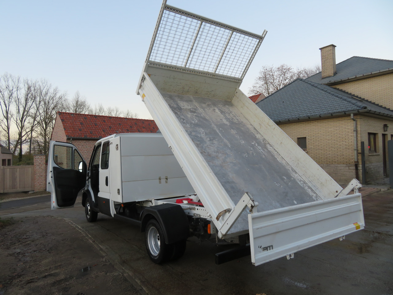 Малотоннажный самосвал, Грузопассажирский фургон Iveco Daily 35C16 3.0: фото 9