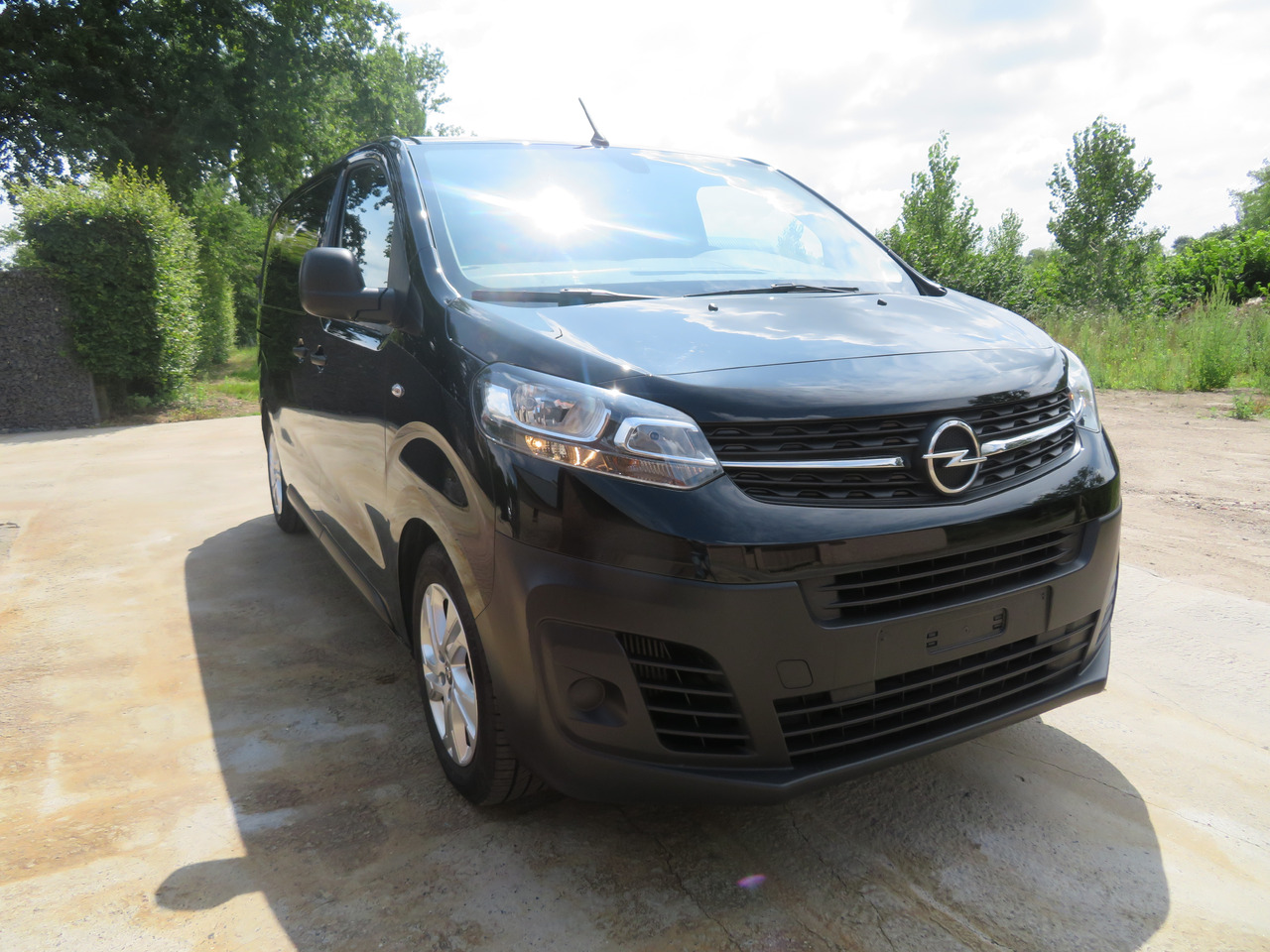 OPEL Vivaro Edition 2.0 Turbo - L2H1 - Легковой фургон: фото 1 OPEL Vivaro Edition 2.0 Turbo - L2H1 - Легковой фургон: фото 1