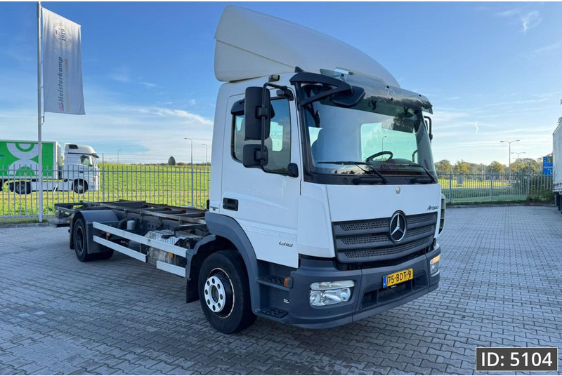 Mercedes-Benz Atego 1318 Day Cab, Euro 6, / BDF / DHOLLANDIA 2000KG - Грузовик-контейнеровоз/ Сменный кузов: фото 5 Mercedes-Benz Atego 1318 Day Cab, Euro 6, / BDF / DHOLLANDIA 2000KG - Грузовик-контейнеровоз/ Сменный кузов: фото 5