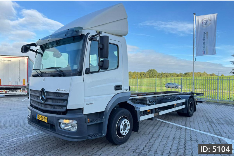 Mercedes-Benz Atego 1318 Day Cab, Euro 6, / BDF / DHOLLANDIA 2000KG - Грузовик-контейнеровоз/ Сменный кузов: фото 1 Mercedes-Benz Atego 1318 Day Cab, Euro 6, / BDF / DHOLLANDIA 2000KG - Грузовик-контейнеровоз/ Сменный кузов: фото 1