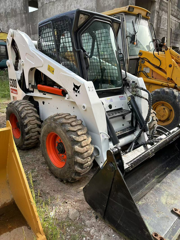 BOBCAT BOBCAT Skid Steer Loader S300 - Мини-погрузчик с бортовым поворотом: фото 1 BOBCAT BOBCAT Skid Steer Loader S300 - Мини-погрузчик с бортовым поворотом: фото 1