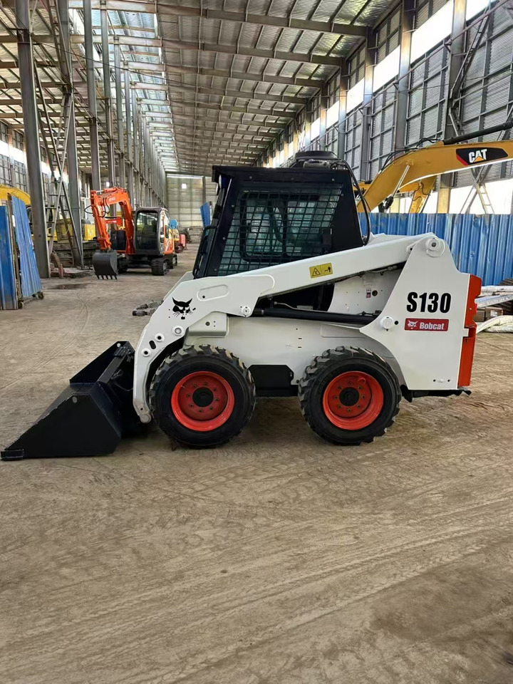 BOBCAT Skid Steer Loader S130 - Мини-погрузчик с бортовым поворотом: фото 1 BOBCAT Skid Steer Loader S130 - Мини-погрузчик с бортовым поворотом: фото 1