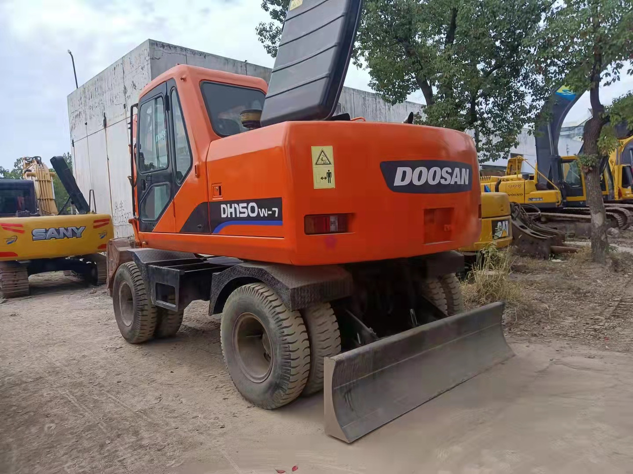 DOOSAN DH150W-7 - Гусеничный экскаватор: фото 2 DOOSAN DH150W-7 - Гусеничный экскаватор: фото 2