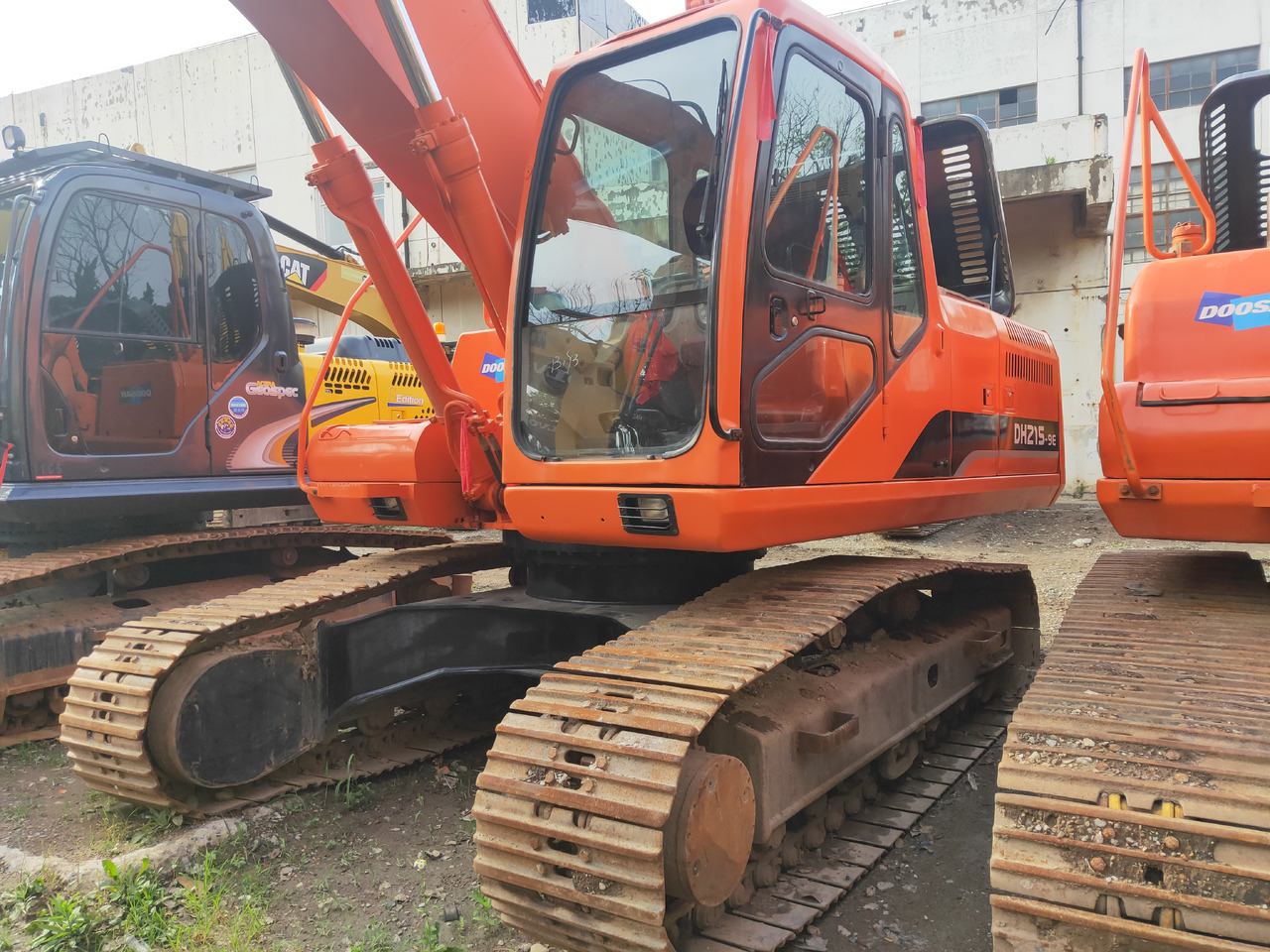 DOOSAN DH215LC-9 - Гусеничный экскаватор: фото 2 DOOSAN DH215LC-9 - Гусеничный экскаватор: фото 2