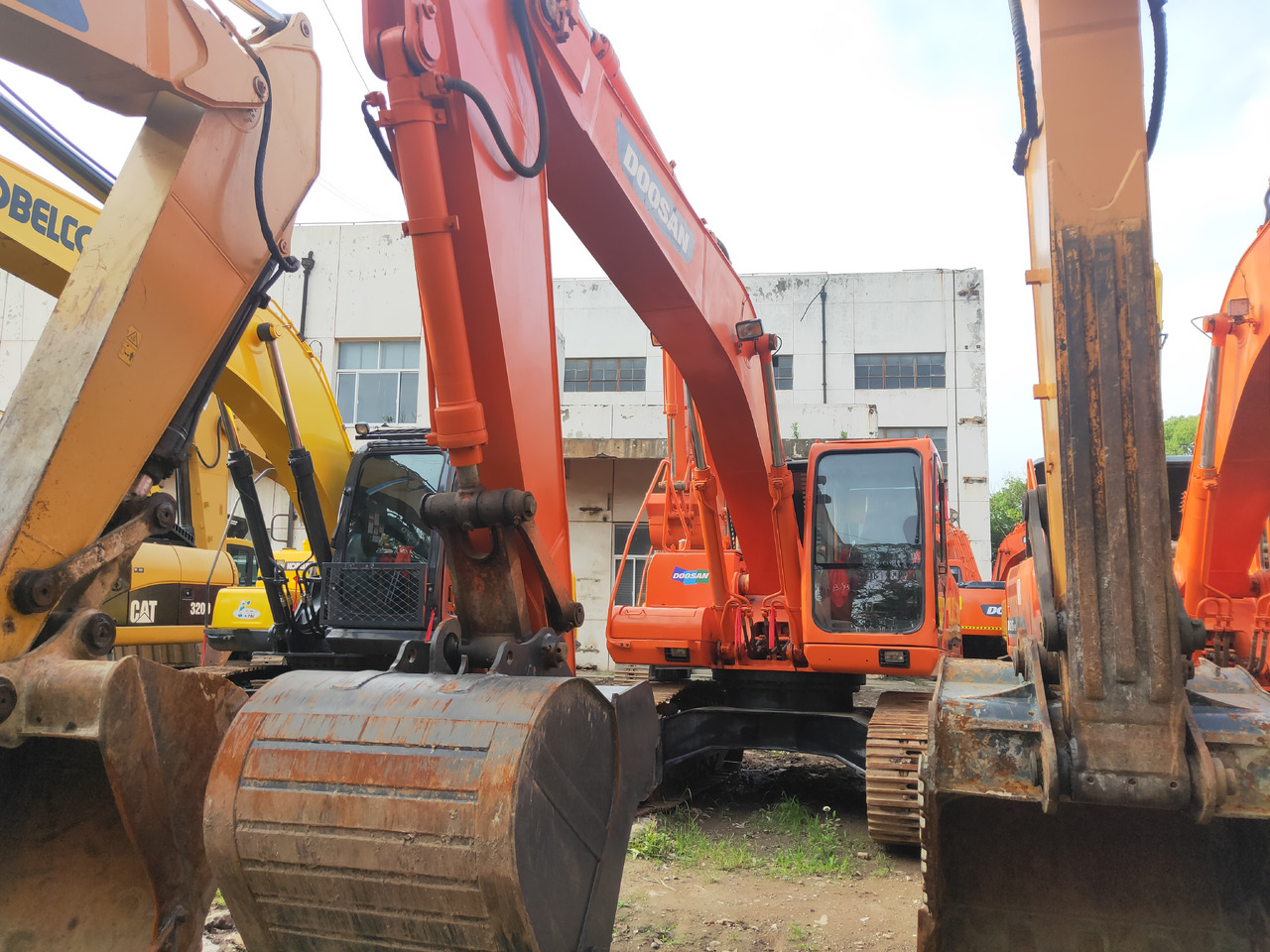 DOOSAN DH215LC-9 - Гусеничный экскаватор: фото 5 DOOSAN DH215LC-9 - Гусеничный экскаватор: фото 5