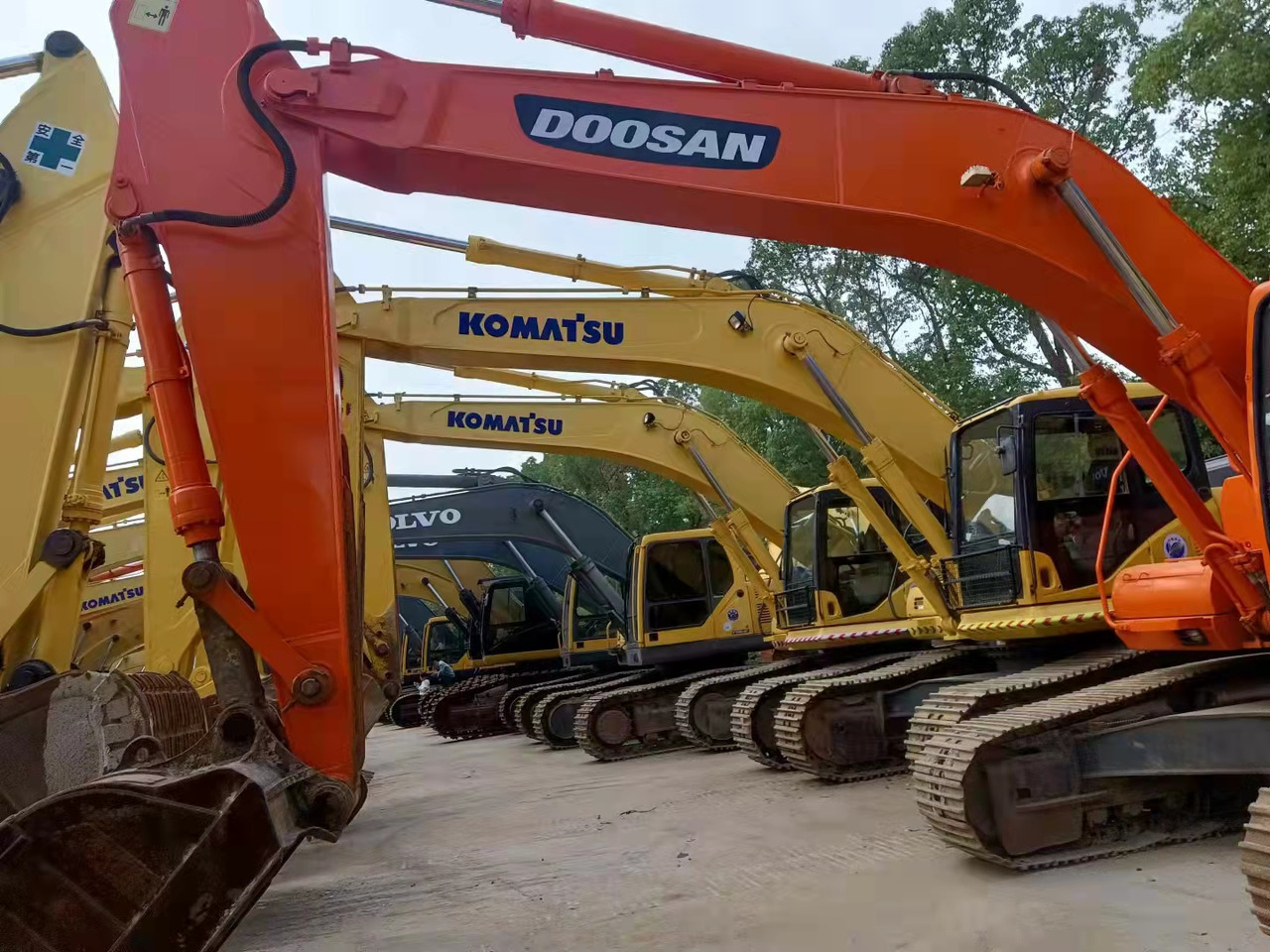 DOOSAN DH300LC-7 - Гусеничный экскаватор: фото 1 DOOSAN DH300LC-7 - Гусеничный экскаватор: фото 1