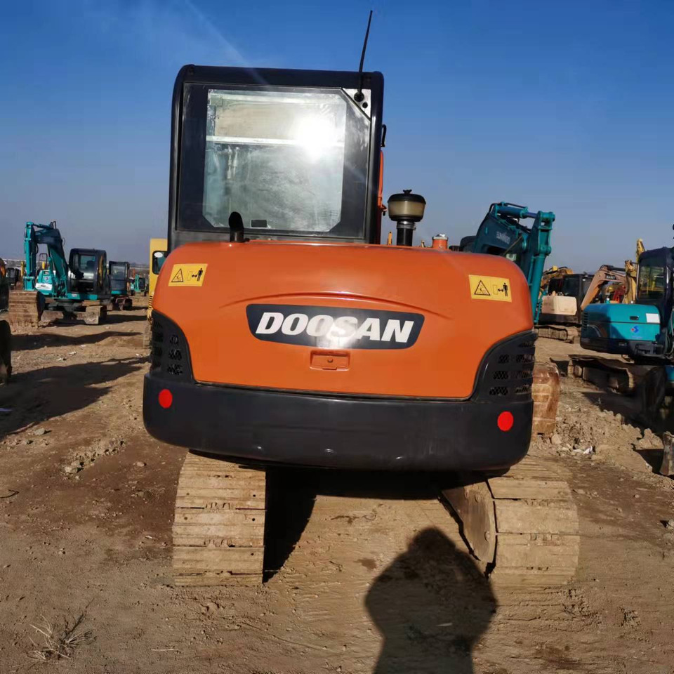 DOOSAN DH60-7 - Гусеничный экскаватор: фото 3 DOOSAN DH60-7 - Гусеничный экскаватор: фото 3