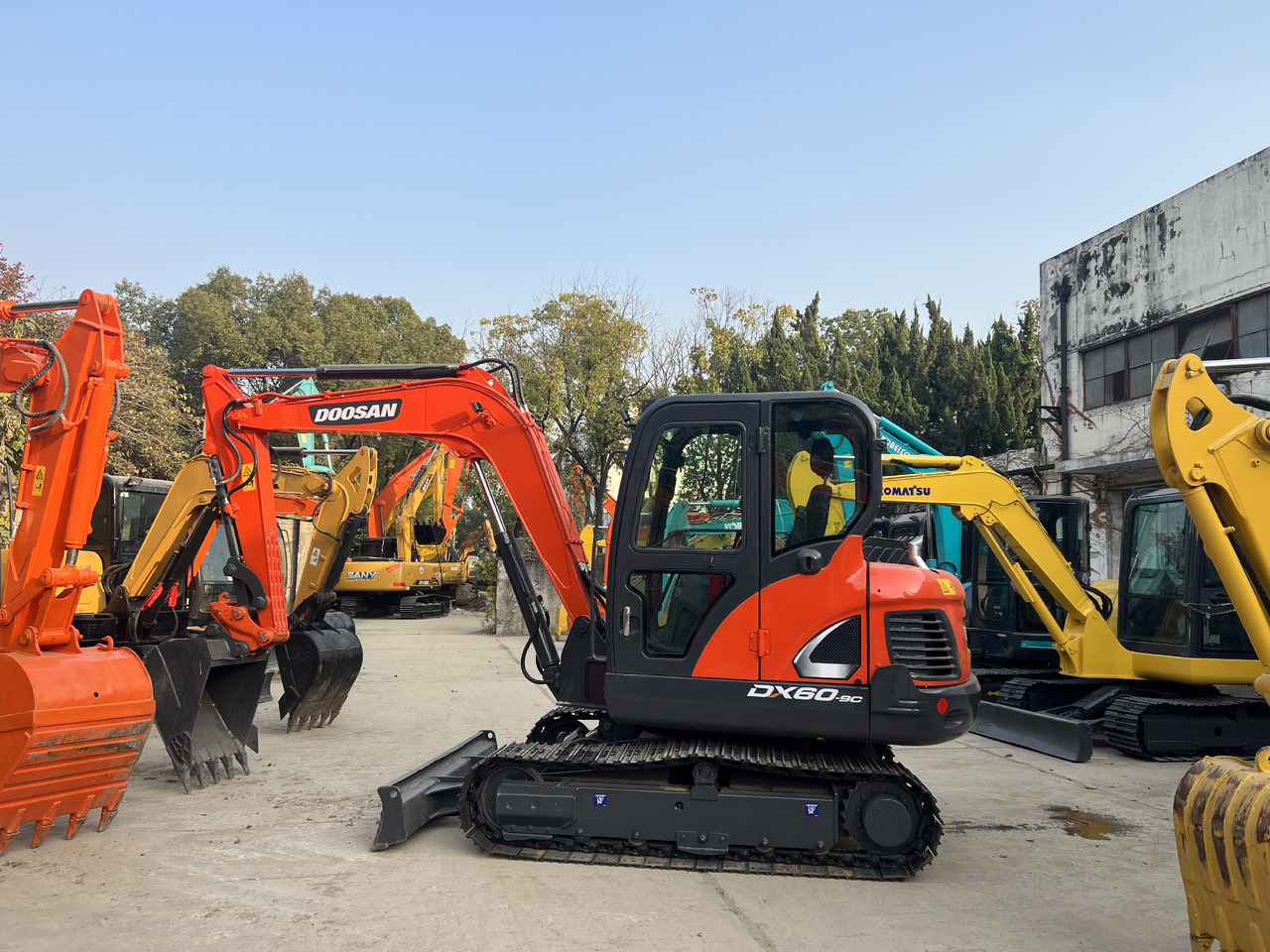 DOOSAN DH60-9C - Гусеничный экскаватор: фото 2 DOOSAN DH60-9C - Гусеничный экскаватор: фото 2