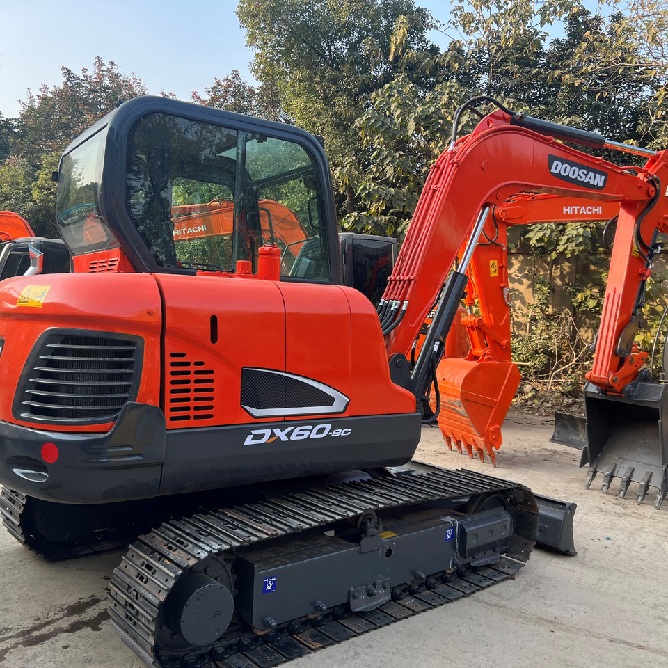 DOOSAN DH60-9C - Гусеничный экскаватор: фото 1 DOOSAN DH60-9C - Гусеничный экскаватор: фото 1