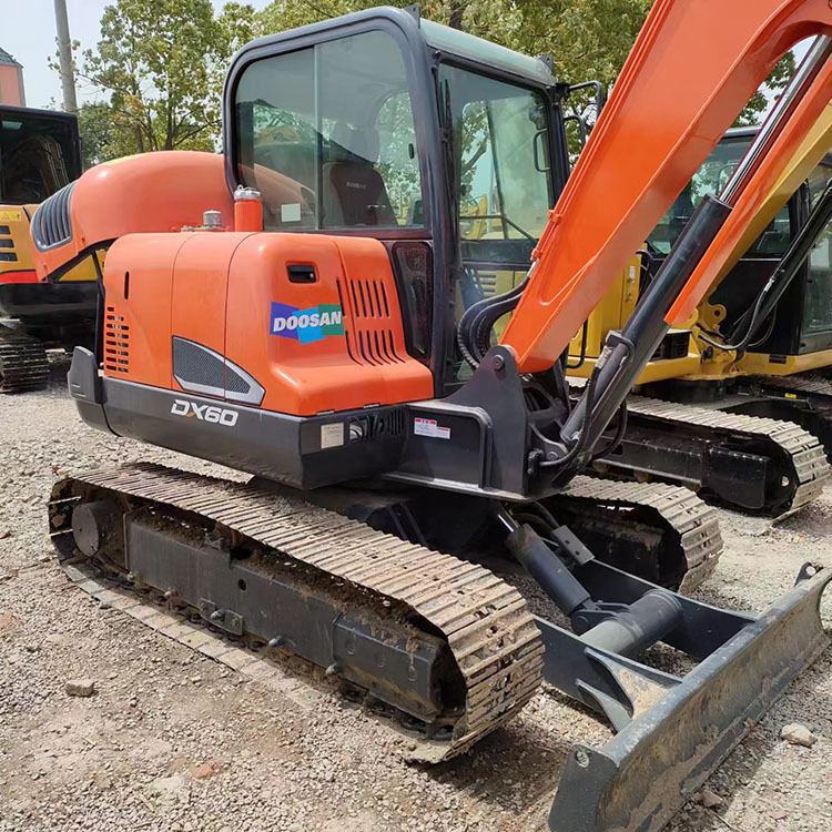 DOOSAN DH60 - Гусеничный экскаватор: фото 1 DOOSAN DH60 - Гусеничный экскаватор: фото 1