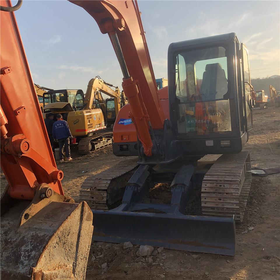 DOOSAN DH80-7 - Гусеничный экскаватор: фото 4 DOOSAN DH80-7 - Гусеничный экскаватор: фото 4