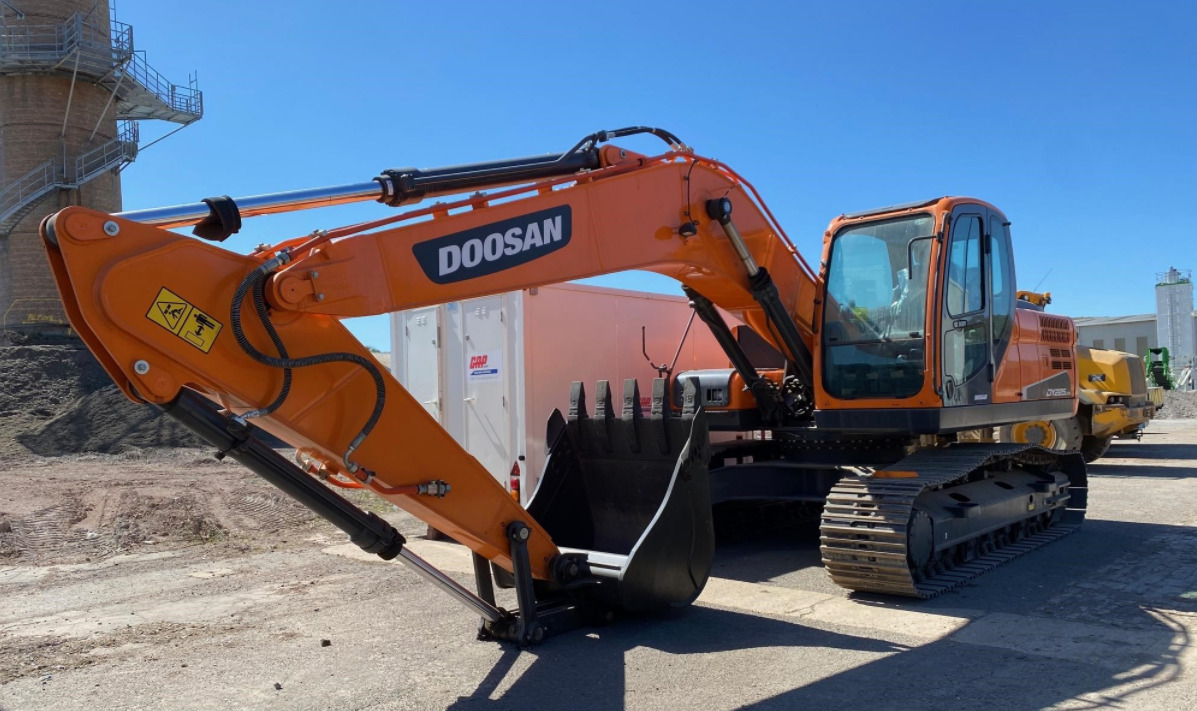DOOSAN DX225LCA - Гусеничный экскаватор: фото 1 DOOSAN DX225LCA - Гусеничный экскаватор: фото 1