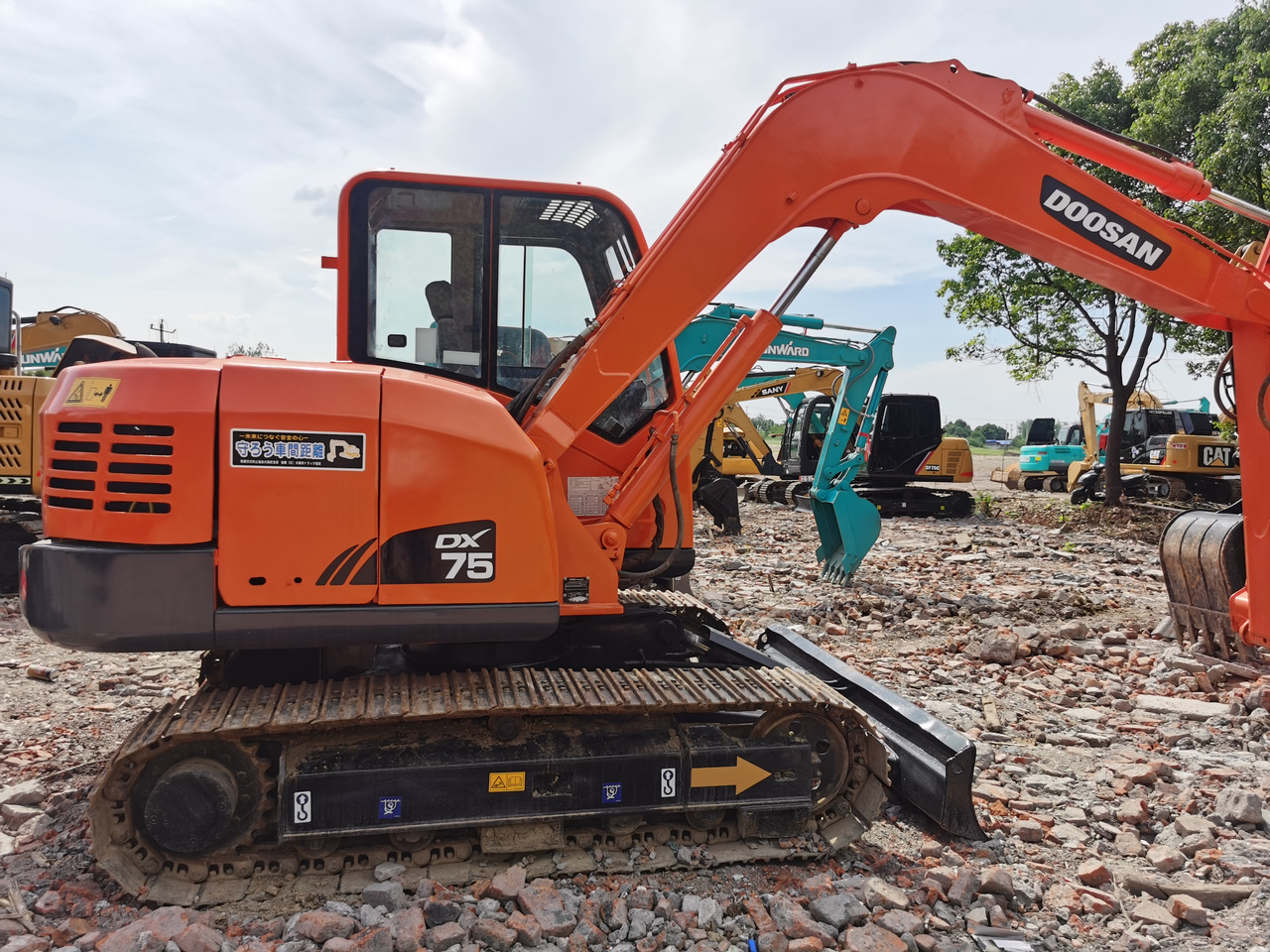 DOOSAN DX75 - Гусеничный экскаватор: фото 1 DOOSAN DX75 - Гусеничный экскаватор: фото 1