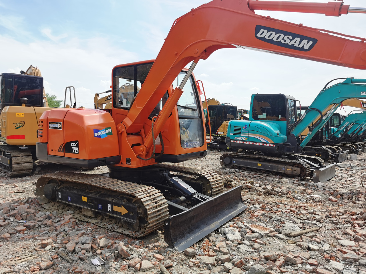 DOOSAN DX75 - Гусеничный экскаватор: фото 3 DOOSAN DX75 - Гусеничный экскаватор: фото 3