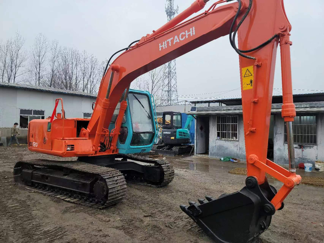 HITACHI EX120-3 - Гусеничный экскаватор: фото 3 HITACHI EX120-3 - Гусеничный экскаватор: фото 3