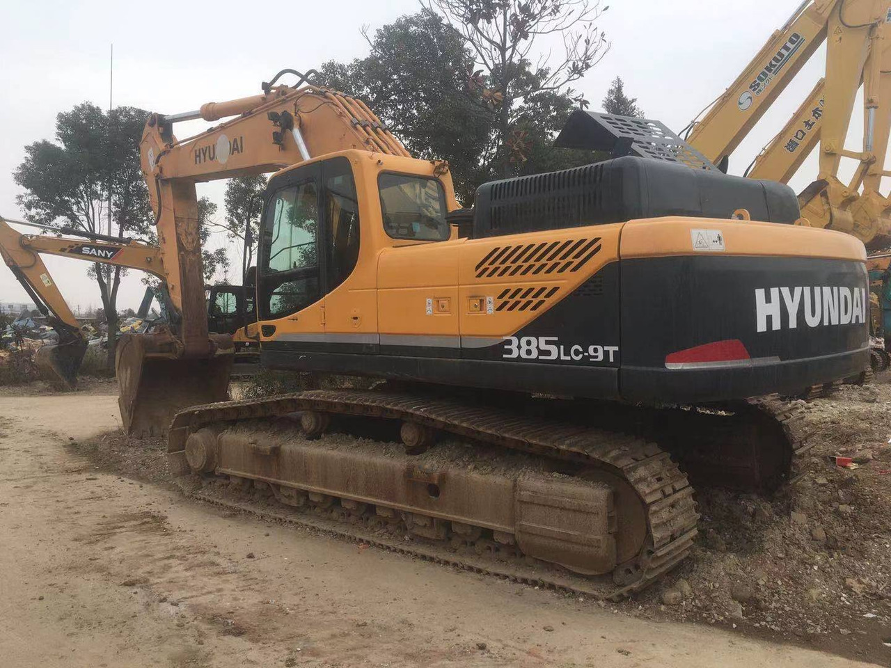 HYUNDAI R385 - Колёсный экскаватор: фото 1 HYUNDAI R385 - Колёсный экскаватор: фото 1