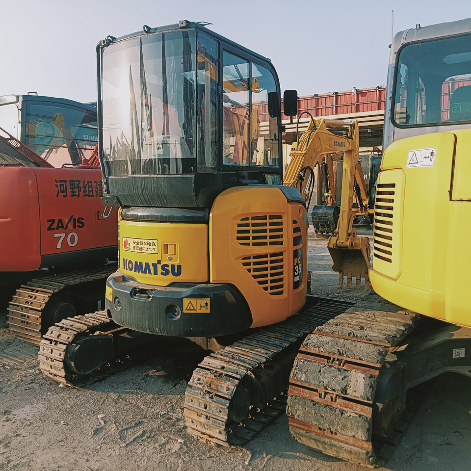 KOMATSU PC35 - Гусеничный экскаватор: фото 3 KOMATSU PC35 - Гусеничный экскаватор: фото 3