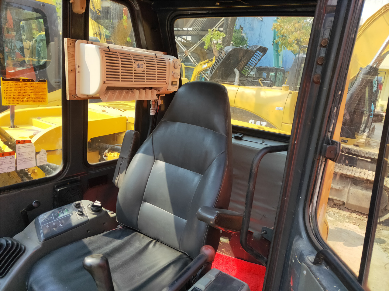 KOMATSU PC60 Mini Excavator - Мини-экскаватор: фото 3 KOMATSU PC60 Mini Excavator - Мини-экскаватор: фото 3