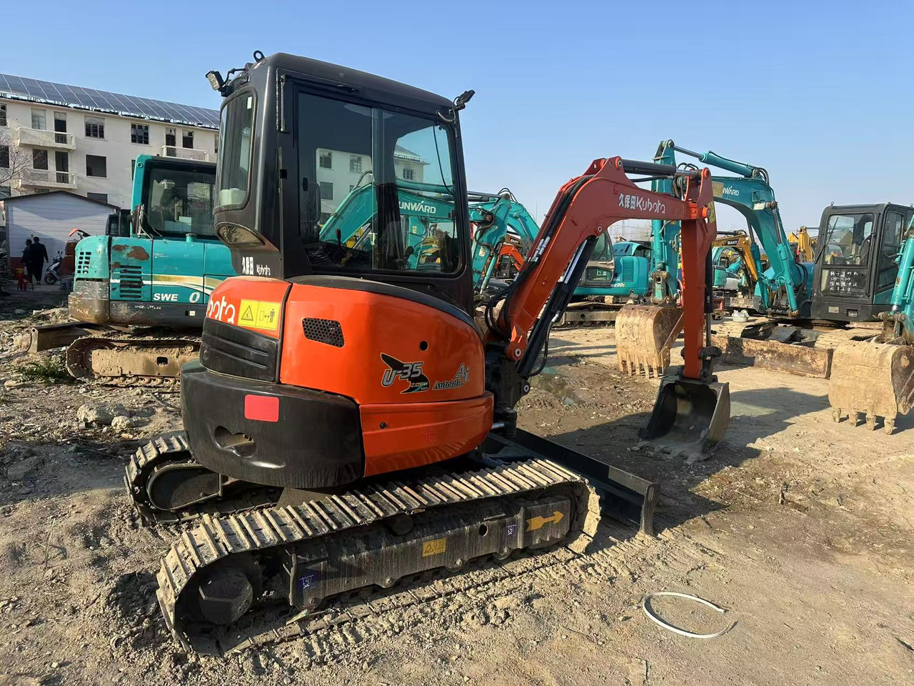 KUBOTA U35 - Гусеничный экскаватор: фото 2 KUBOTA U35 - Гусеничный экскаватор: фото 2