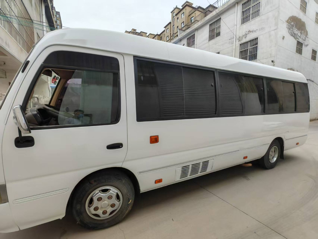 TOYOTA White Mini Bus 29 Seats Click Here for Discount - Туристический автобус: фото 4 TOYOTA White Mini Bus 29 Seats Click Here for Discount - Туристический автобус: фото 4