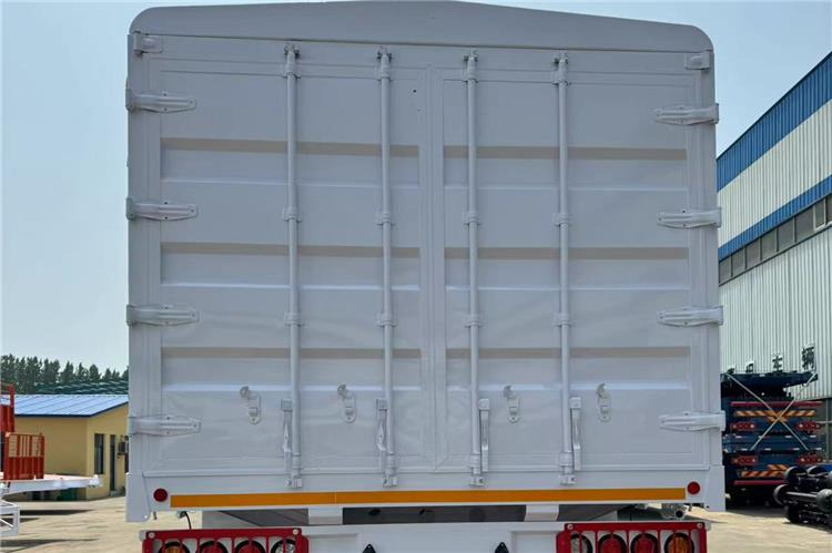 TITAN 2 Axle Fence Semi Trailer with Bogie Suspension for Sale In Nigeria - Полуприцеп для перевозки животных: фото 4 TITAN 2 Axle Fence Semi Trailer with Bogie Suspension for Sale In Nigeria - Полуприцеп для перевозки животных: фото 4
