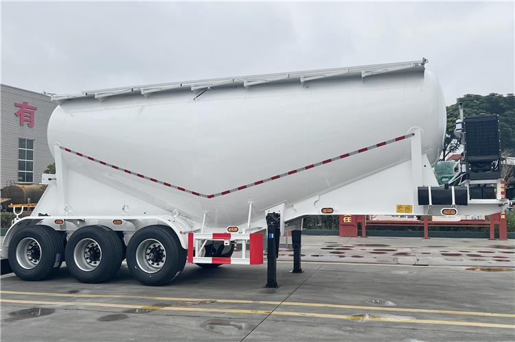TITAN 30cbm Dry Bulker Cement Tanker Trailer with Air Suspension for Sale In Zambia - Полуприцеп-цистерна: фото 2 TITAN 30cbm Dry Bulker Cement Tanker Trailer with Air Suspension for Sale In Zambia - Полуприцеп-цистерна: фото 2