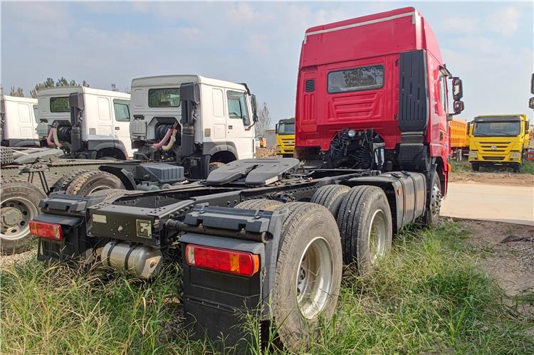 Hongyan Used Genlyon Truck Head for Sale - Тягач: фото 2 Hongyan Used Genlyon Truck Head for Sale - Тягач: фото 2