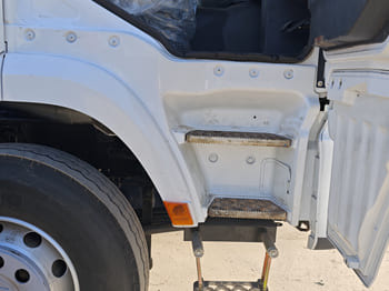 SHACMAN Shacman Truck Tractor Head  for Sale in Zambia - Тягач: фото 2 SHACMAN Shacman Truck Tractor Head  for Sale in Zambia - Тягач: фото 2