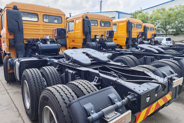 SHACMAN Used Shacman Truck Tractor for Sale in Jamaica - Тягач: фото 3 SHACMAN Used Shacman Truck Tractor for Sale in Jamaica - Тягач: фото 3