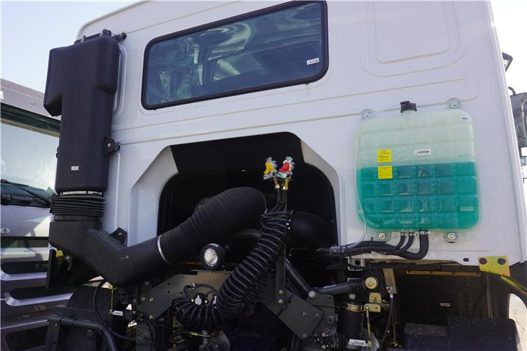 SINOTRUK Howo 430 Truck Head for Sale In Zambia - Тягач: фото 4 SINOTRUK Howo 430 Truck Head for Sale In Zambia - Тягач: фото 4